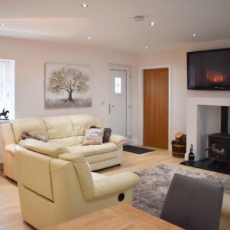 Rose Cottage Captivating 1-Bed Cottage In Bangor Экстерьер фото
