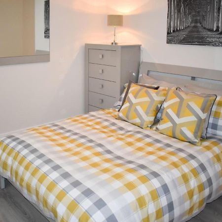 Rose Cottage Captivating 1-Bed Cottage In Bangor Экстерьер фото