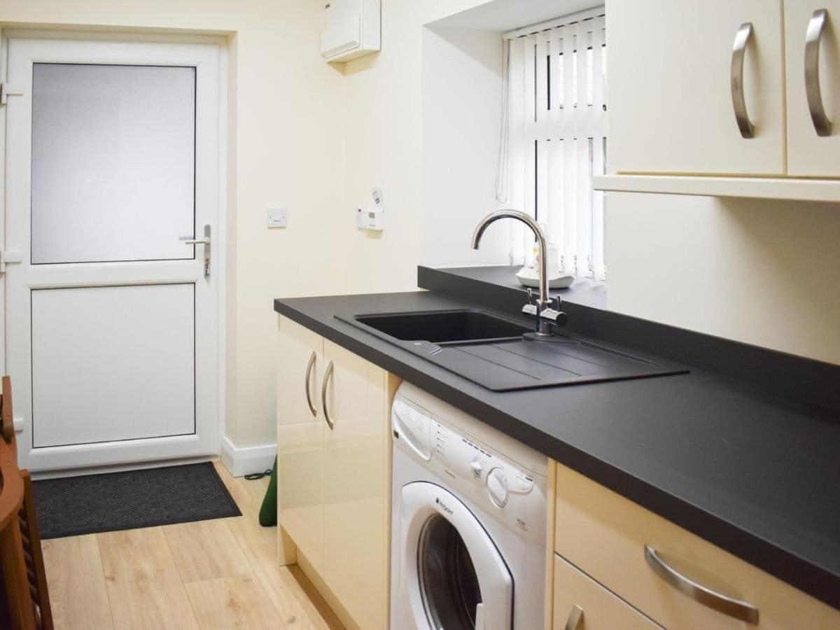Rose Cottage Captivating 1-Bed Cottage In Bangor Экстерьер фото