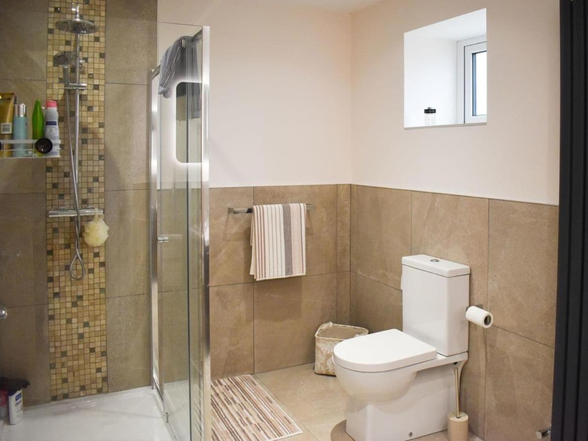 Rose Cottage Captivating 1-Bed Cottage In Bangor Экстерьер фото