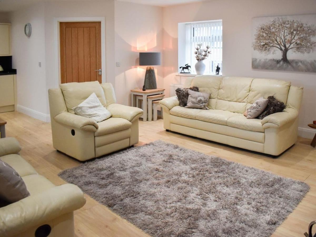 Rose Cottage Captivating 1-Bed Cottage In Bangor Экстерьер фото