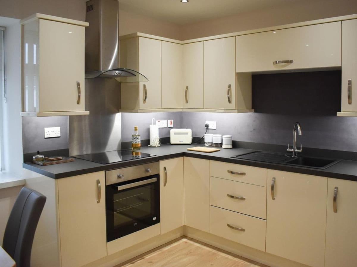 Rose Cottage Captivating 1-Bed Cottage In Bangor Экстерьер фото