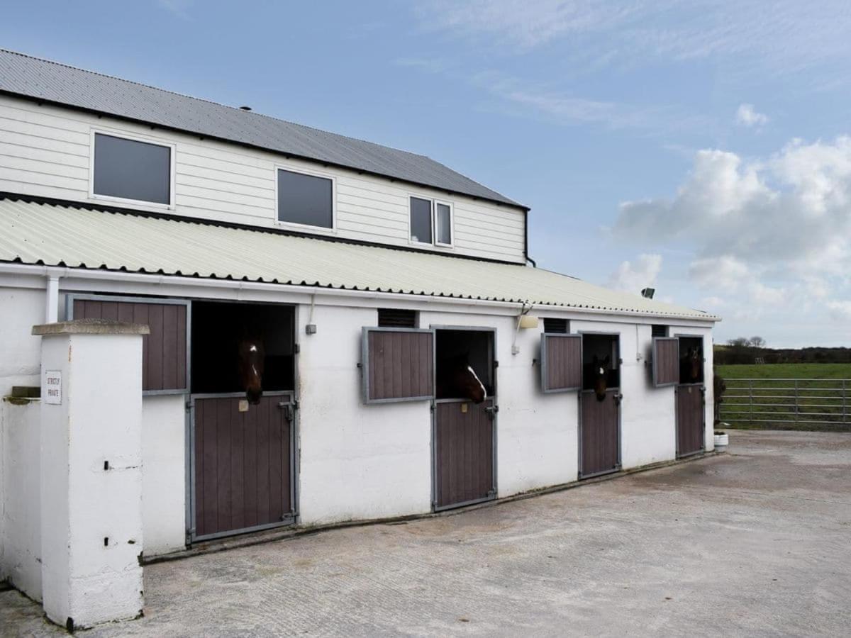 Rose Cottage Captivating 1-Bed Cottage In Bangor Экстерьер фото